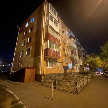 1-Комн. Квартира Целиком Интернациональная 32 С Гостиничным Сервисом Petropavlovsk Eksteriør bilde